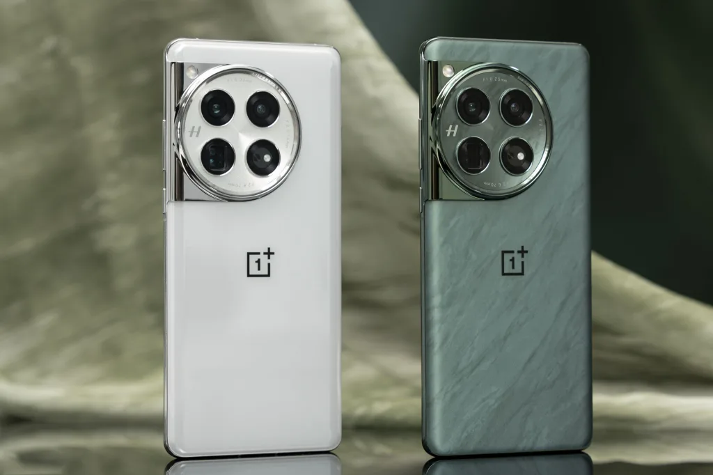 oneplus-12-review-01 10 انتخاب برتر: بهترین موبایلهای 2024 برای همه کاربران - فروشگاه اینترنتی لئون تک